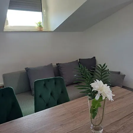 Marilu Split, Self Check In