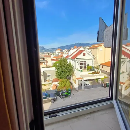 Marilu Split, Self Check In *