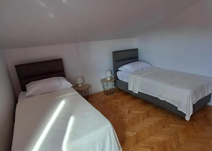 Marilu Split, Self Check In *