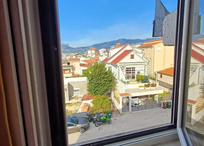 Marilu Split, Self Check In *